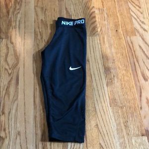Youth medium black Nike Capri leggings